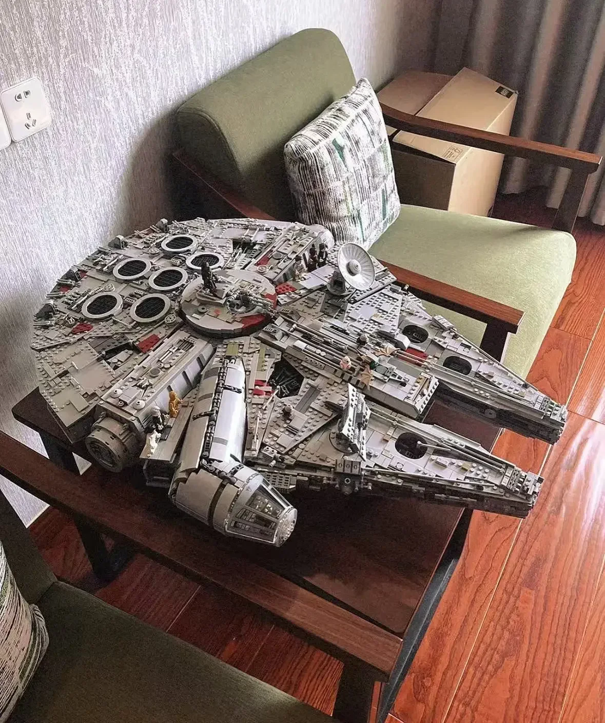 Bandai Launch 75192 UCS Millen - огляд і ціна Event Launch Party